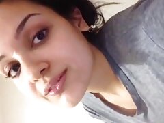 امرأة افلام سكسيه عراقيه اباحيه سمراء مقلية أمام الكاميرا ، وهي سعيدة