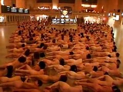 امرأة سمراء تطول من فيلم سكسيه عراقيه الشرج ولن تخفيه